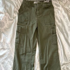 Hollister Cargos in Army Green